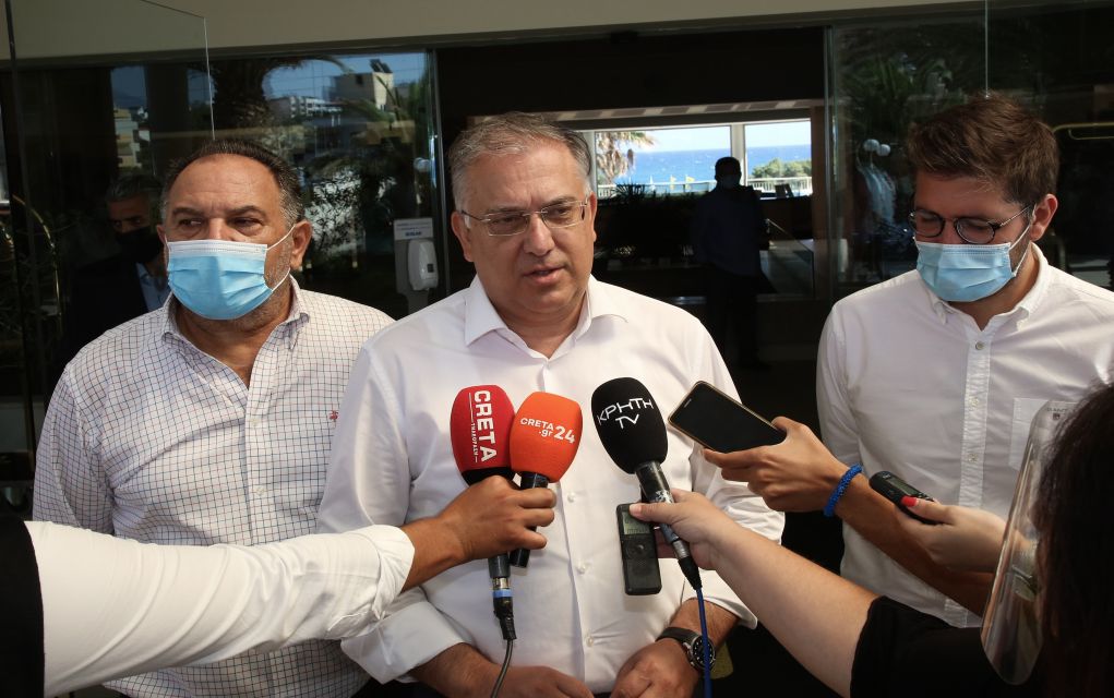 Θεοδωρικάκος: Kλιμακωτό ωράριο και τηλεργασία για τις ευπαθείς ομάδες στο Δημόσιο