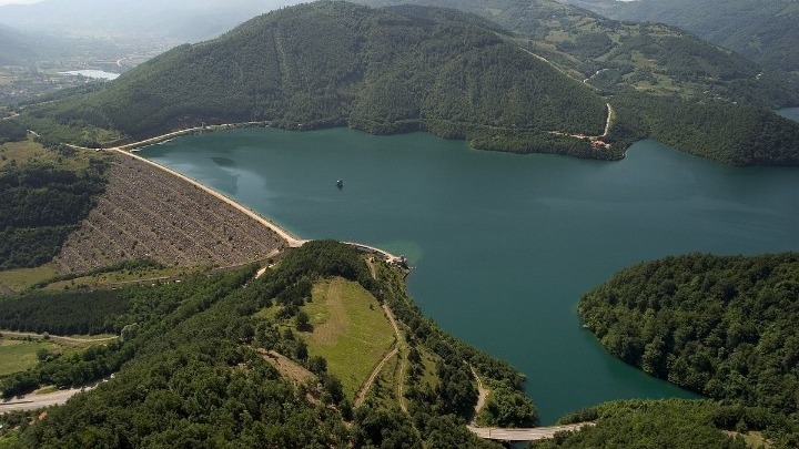 Η λίμνη Γκάζιβοντε στο βόρειο Κόσοβο μετονομάστηκε σε «λίμνη Τραμπ»