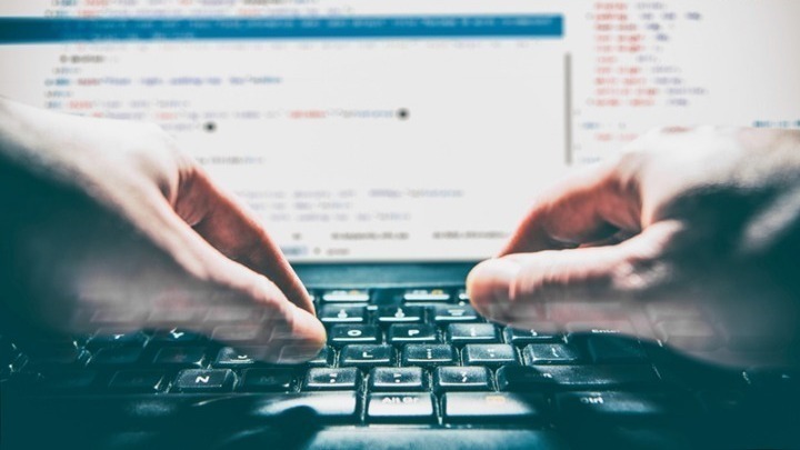 Αγόρασαν προϊόντα και υπηρεσίες αξίας 9.500 ευρώ, μέσω διαδικτύου, χρησιμοποιώντας παράνομα τις τραπεζικές κάρτες 39χρονης