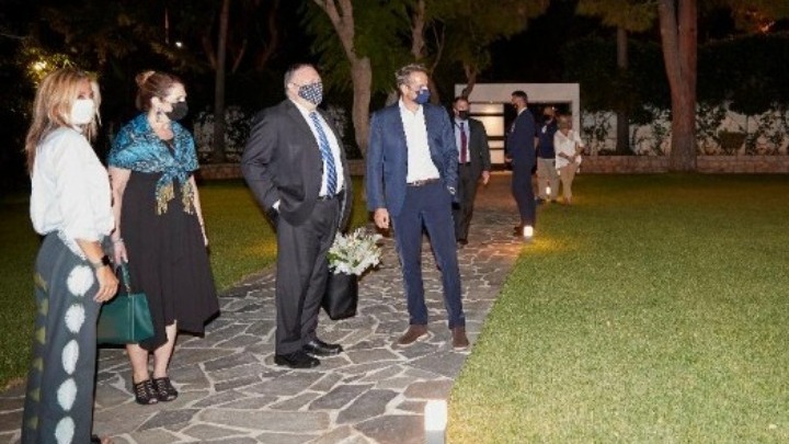 Αναχώρησε από τη χώρα μας ο Μ. Πομπέο, ο οποίος φιλοξενήθηκε με τη σύζυγό του στο σπίτι του Κυρ. Μητσοτάκη στα Χανιά