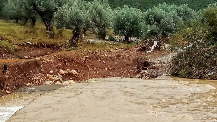 Ανυπολόγιστες οι ζημιές σε σπίτια και αγροτικές εκτάσεις στην περιοχή των Φαρσάλων