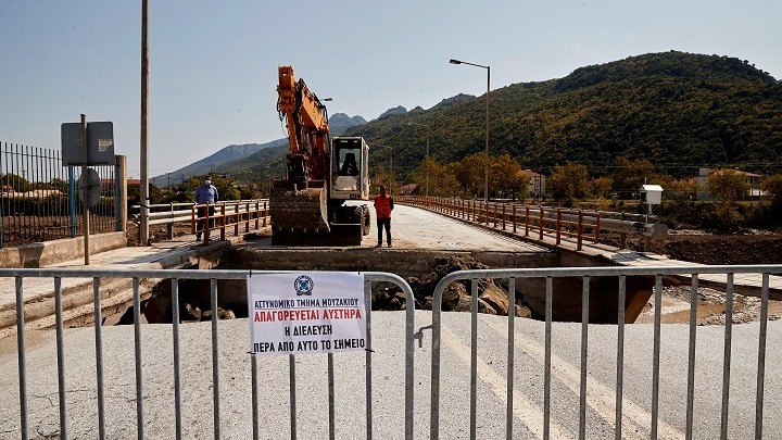 Αυξάνεται συνεχώς η βοήθεια των δήμων Αττικής προς τους πληγέντες στο νομό Καρδίτσας