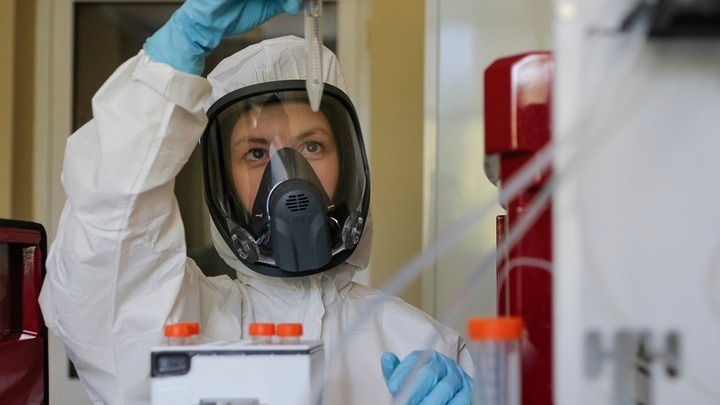 Covid-19: Οι δοκιμές του εμβολίου της AstraZeneca ενδέχεται να συνεχιστούν την επόμενη εβδομάδα
