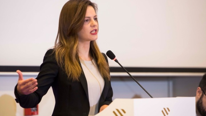 Έ. Αχτσιόγλου: “Ούτε απλήρωτη εργασία, ούτε περικοπές στο δώρο Χριστουγέννων”