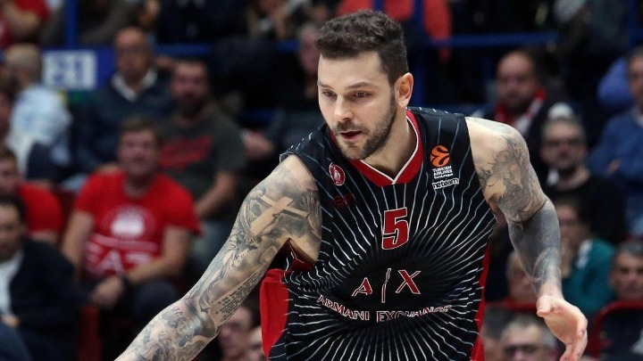 Εκτός για διάστημα ενός μήνα ο Μίτσοφ της Αρμάνι
