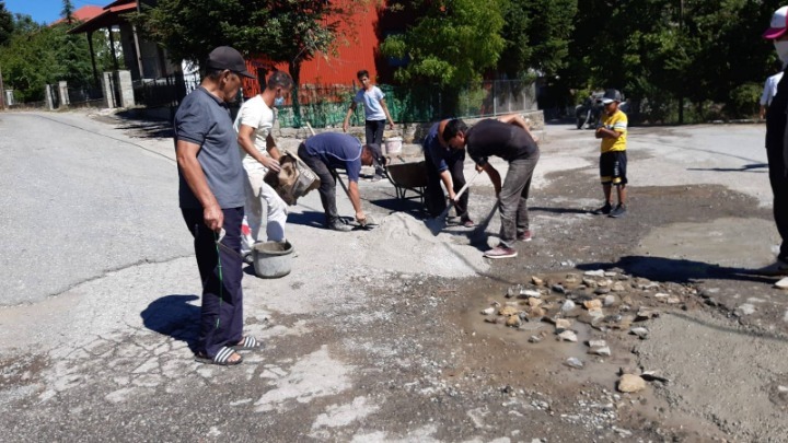 Εθελοντισμός από ντόπιους και πρόσφυγες στην Σαμαρίνα Γρεβενών