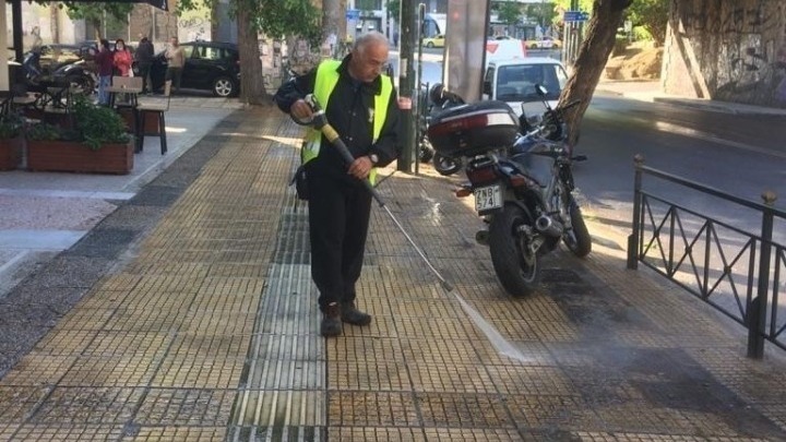 Θεσσαλονίκη: «Ευχαριστώ» από τον δήμαρχο Θεσσαλονίκης στους εργαζομένους στην καθαριότητα