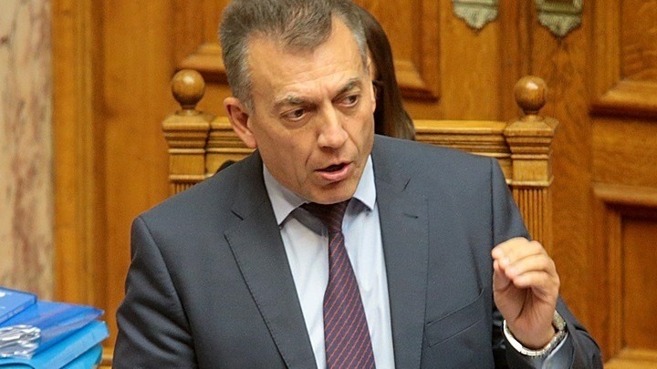 Γ. Βρούτσης: Δεν καταργείται το εργατικό δίκαιο, δεν θίγονται 8ωρο, υπερωρίες και δώρα