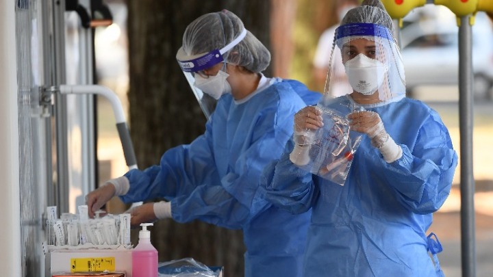 Γαλλία-Covid-19: Λιγότερα κρούσματα, περισσότεροι θάνατοι το τελευταίο 24ωρο