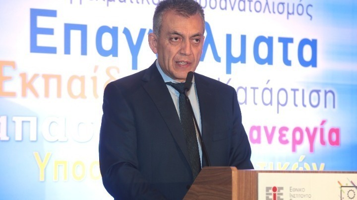 Βρούτσης: «Δε μεταβάλλονται ούτε η σύμβαση εργασίας ούτε ο μισθός για όσους εργαστούν με τηλεργασία»
