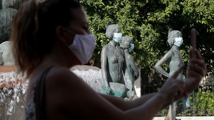 Η Ισπανία κατέγραψε 10.800 νέα κρούσματα Covid-19, με το σύνολο στα 682.267
