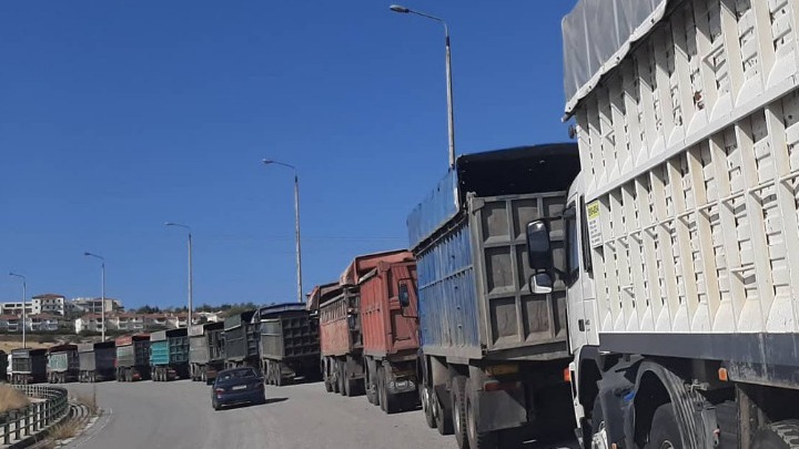 Κοζάνη: Διαμαρτυρήθηκαν με τα φορτηγά τους στην ΠΔΜ
