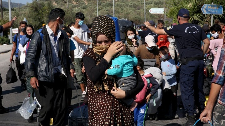 Λέσβος: Αρχισε η εγκατάσταση προσφύγων και μεταναστών στον νέο καταυλισμό προσωρινής διαμονής