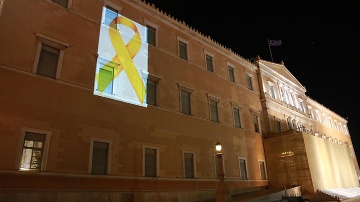 Με την «Χρυσή Κορδέλα» φωταγωγήθηκε η Βουλή των Ελλήνων