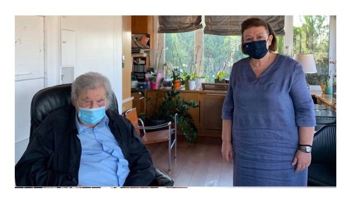 Με τον Μίκη Θεοδωράκη συναντήθηκε η Λίνα Μενδώνη