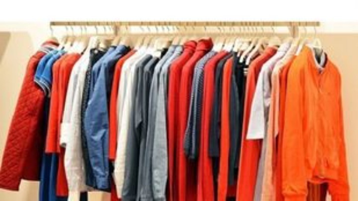 Ολοένα αυξανόμενη η ρύπανση του περιβάλλοντος από το πλύσιμο των συνθετικών ρούχων