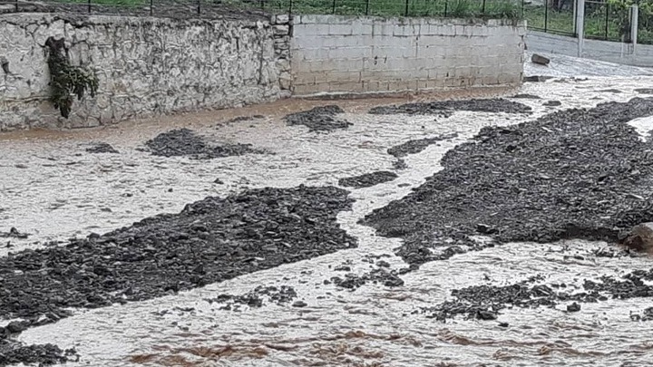 Προβλήματα από την κακοκαιρία στις περιοχές των Λουτρών της Ωραίας Ελένης και της Αλμυρής