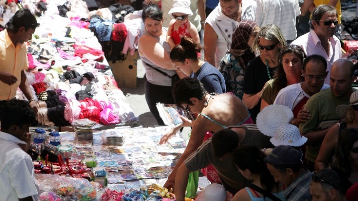 Πρόστιμα συνολικού ύψους 17.000 ευρώ επιβλήθηκαν στη διάρκεια ελέγχων για το παρεμπόριο