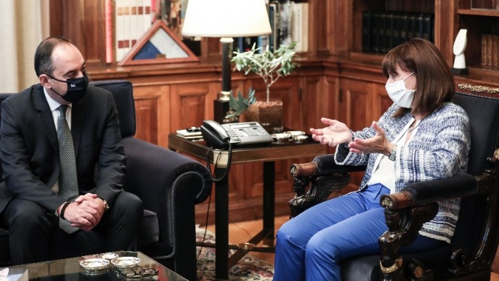 ΠτΔ σε Πλακιωτάκη: Καθοριστική συνεισφορά του Λιμενικού στη διαχείριση των προσφυγικών ροών