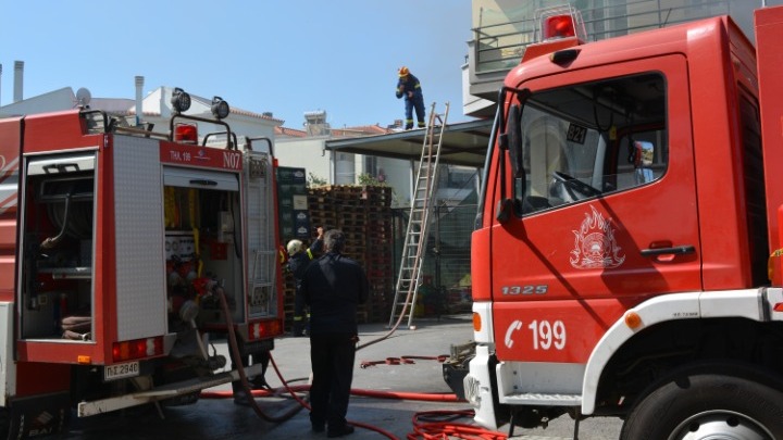 Πυρκαγιά σε αποθήκη στη Λένορμαν
