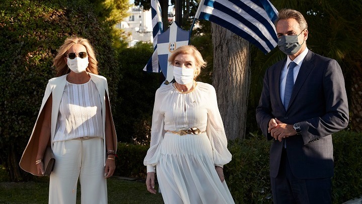 Στην εκδήλωση για τα 2500 χρόνια από τη μάχη των Θερμοπυλών και τη ναυμαχία της Σαλαμίνας, παρέστη ο πρωθυπουργός με τη σύζυγό του