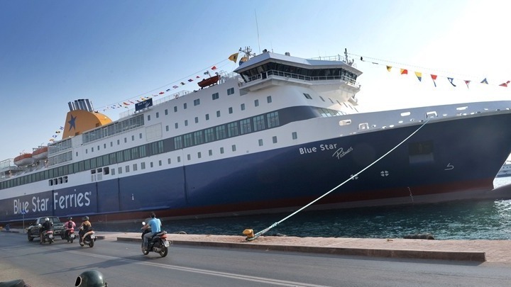 Στο Λαύριο εντός της ημέρας το «Blue Star Chios» που μεταφέρει πρόσφυγες και μετανάστες από έξι νησιά του αν. Αιγαίου