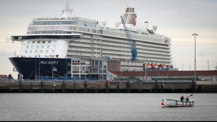 Στο λιμάνι του Πειραιά κατέπλευσε το «Mein Schiff 6», μέλη του πληρώματος του οποίου βρέθηκαν θετικά στον κορονοϊό