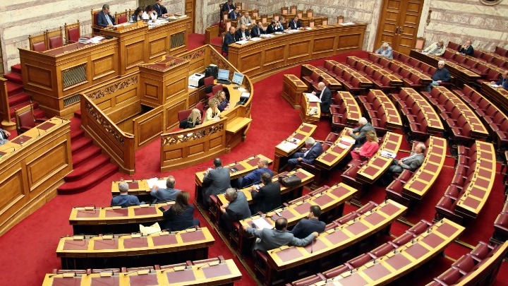Βουλή: Τη Δευτέρα η συζήτηση, σε επίπεδο αρχηγών, για τις συνέπειες της COVID-19