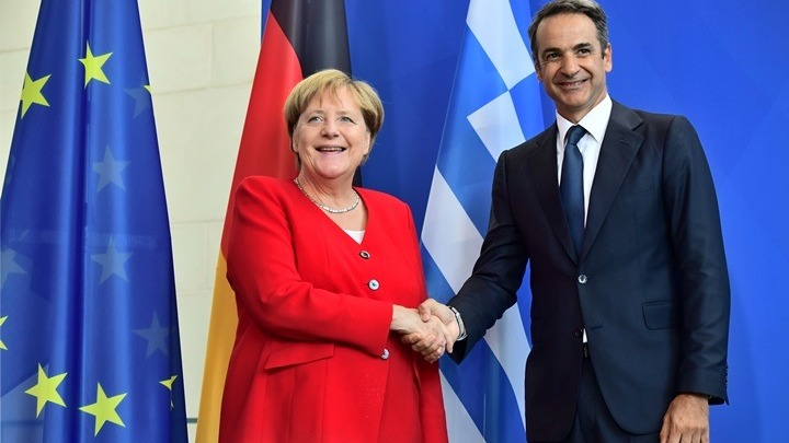 Τηλεφωνική επικοινωνία Μητσοτάκη-Μέρκελ για το προσφυγικό και τις εξελίξεις στην ΝΑ Μεσόγειο