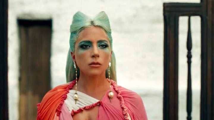 Το νέο κλιπ για το «911» της Lady Gaga είναι μια προσωπική ιστορία