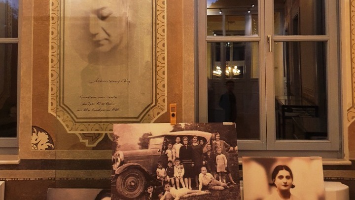 Το σπίτι του Μάνου Χατζιδάκι, πολιτιστικό και αρχιτεκτονικό κόσμημα της πόλης με τα χίλια χρώματα