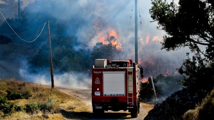Υπό έλεγχο η πυρκαγιά κοντά στο ΚΥΤ Σάμου. Ελεύθεροι οι περισσότεροι προσαχθέντες