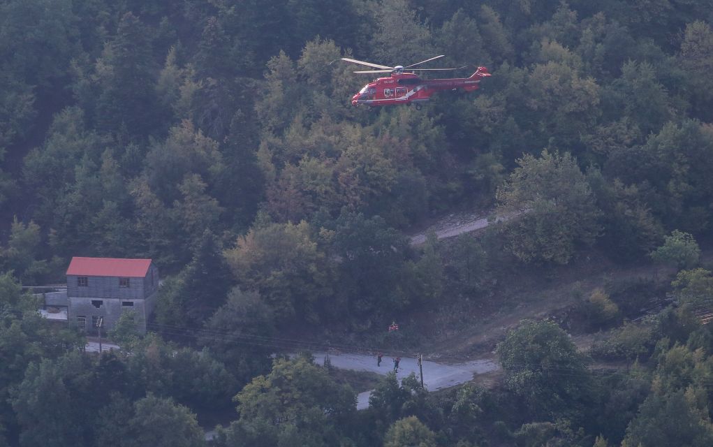 Καρδίτσα: Συγκλονιστικές στιγμές στον απεγκλωβισμό έξι ατόμων από τον οικισμό Οξυά με ελικόπτερο (vd+pics)