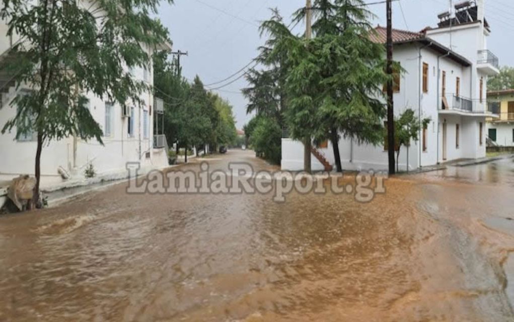 Κακοκαιρία Ιανός: “Πνίγεται” η Φθιώτιδα- Συναγερμός για εγκλωβισμένους σε σπίτια και οχήματα