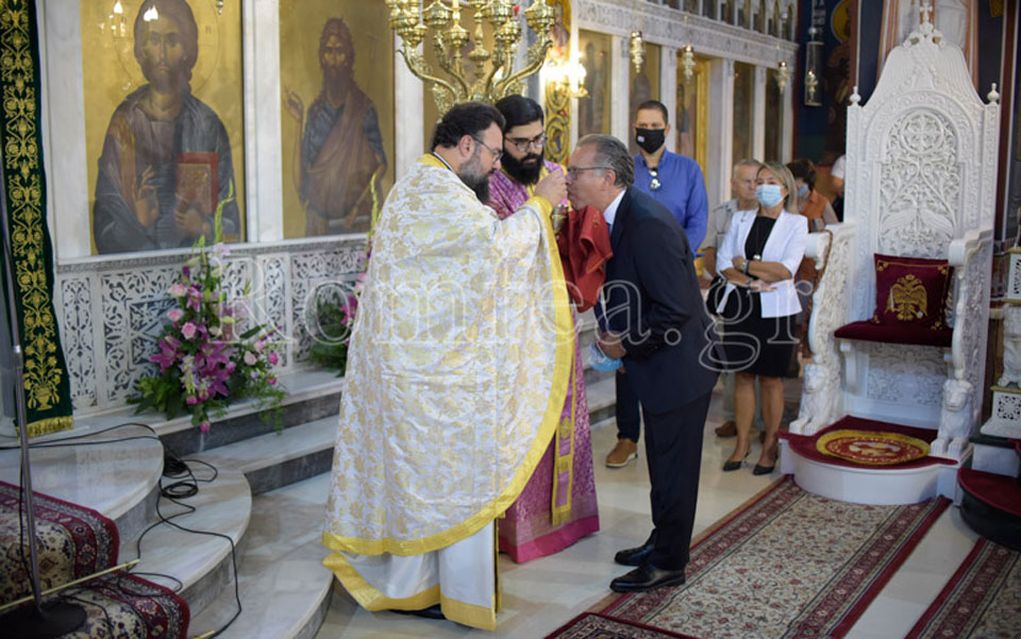Ο Γ. Κουμουτσάκος κοινώνησε εν μέσω πανδημίας και… αντιδράσεων