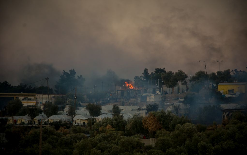 Χατζηκομνηνός για Μόρια: «Καθοδηγούμενη η εξέγερση των προσφύγων»