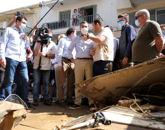Αγανακτισμένοι Καρδιτσιώτες σε Τσίπρα: «Να δώσουν τα λεφτά που άφησες στο λαό, να μην τα φάνε» (vd+pics)