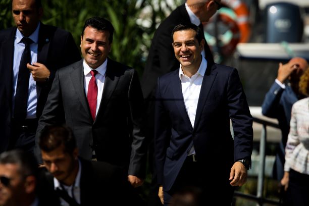 ΣΥΡΙΖΑ: Οι Πρέσπες επιστρέφουν και στοιχειώνουν Μητσοτάκη!