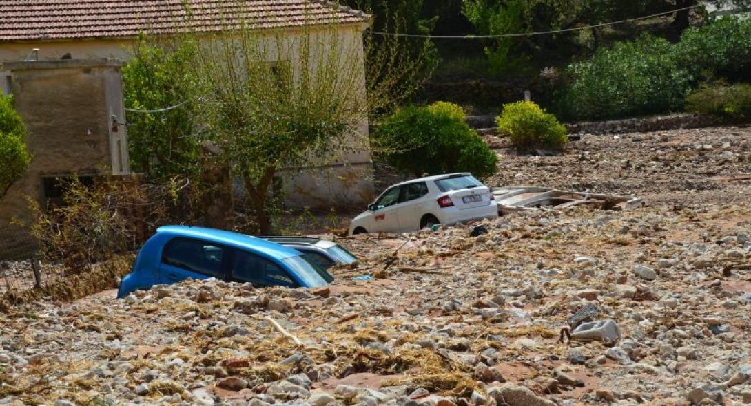 Τρεις νεκροί και τεράστιες καταστροφές από τον «Ιανό» – ‘Ερευνες για τον εντοπισμό μιας 43χρονης