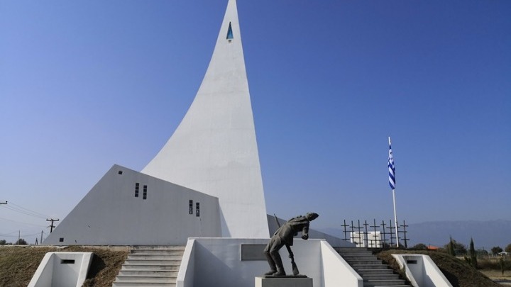 Πώς να ξεχάσουμε; – Τα Τρίκαλα στο Έπος του 1940 – Μιλάει στο ΑΠΕ-ΜΠΕ ο εκπαιδευτικός – συγγραφέας Κώστας Μιχαλάκης