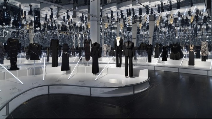 Άνοιξε η έκθεση «About Time: Fashion and Duration»