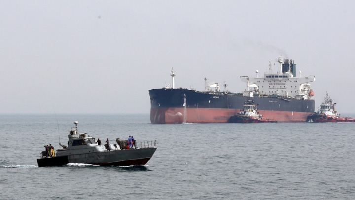 Ασφαλές το πλήρωμα του Nave Andromeda – Κρατούνται 7 παράτυποι μετανάστες που επέβαιναν σε αυτό