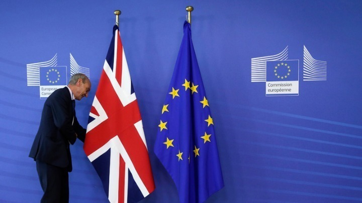 Brexit: Ξαναρχίζουν αύριο οι διαπραγματεύσεις για την εμπορική συμφωνία