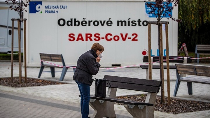 Covid-19: Αναμολύνσεις: μια χούφτα περιστατικά, πλειάδα ερωτηματικών