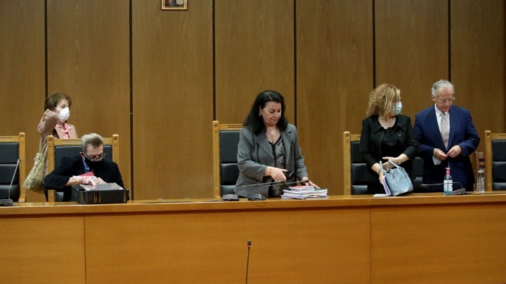 Δίκη ΧΑ: Τη Δευτέρα η αγόρευση της εισαγγελέως – Aνεπανόρθωτη βλάβη επικαλέστηκαν οι συνήγοροί του Μιχαλολιάκου