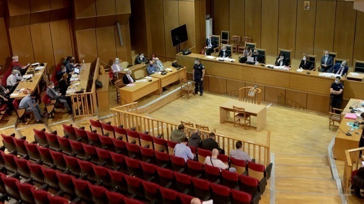 Δίκη Χρυσής Αυγής: Φάκελοι με φέιγ βολάν εστάλησαν στο γραφείο της εισαγγελέως και των μελών του δικαστηρίου