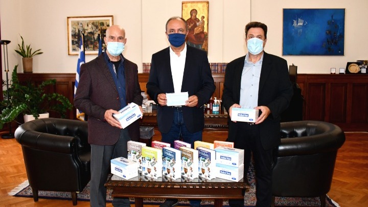 Δύο χιλιάδες ιατρικές μάσκες, δωρεά στη μάχη κατά της πανδημίας