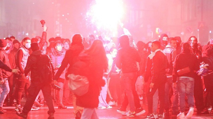 Ένταση σε Τορίνο και Μιλάνο σε διαδηλώσεις κατά των περιορισμών που επέβαλε η κυβέρνηση Κόντε