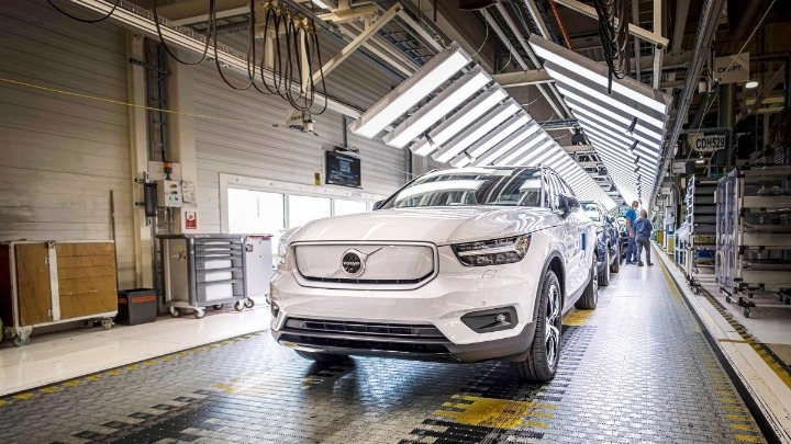 Η Volvo ξεκίνησε την παραγωγή του αμιγώς ηλεκτρικού XC40 Recharge
