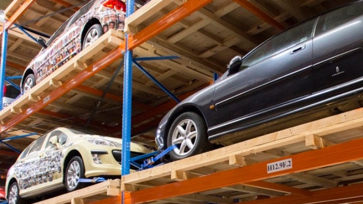Η λέσχη «Aventure Peugeot» αποφάσισε να αναπαλαιώσει το μαύρο Peugeot 205 GTi